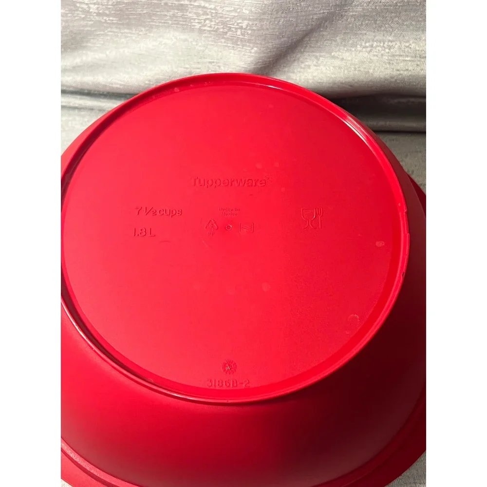 Tupperware Red Serving Bowl with White Floral Embossed Lid 7.5 Cups 1.8L 3186B-2